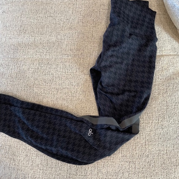Alo Houndstooth Leggings - Picture 2 of 2